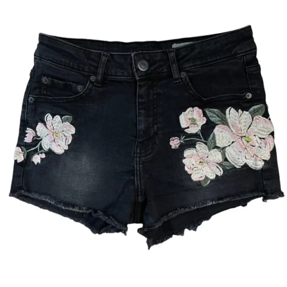 AEROPOSTALE Black Floral Embroidered Shorty Jean Shorts - Size 4 - Picture 1 of 7